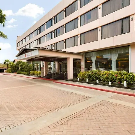 Ramada Plaza By Wyndham Karachi Airport Hotel-3